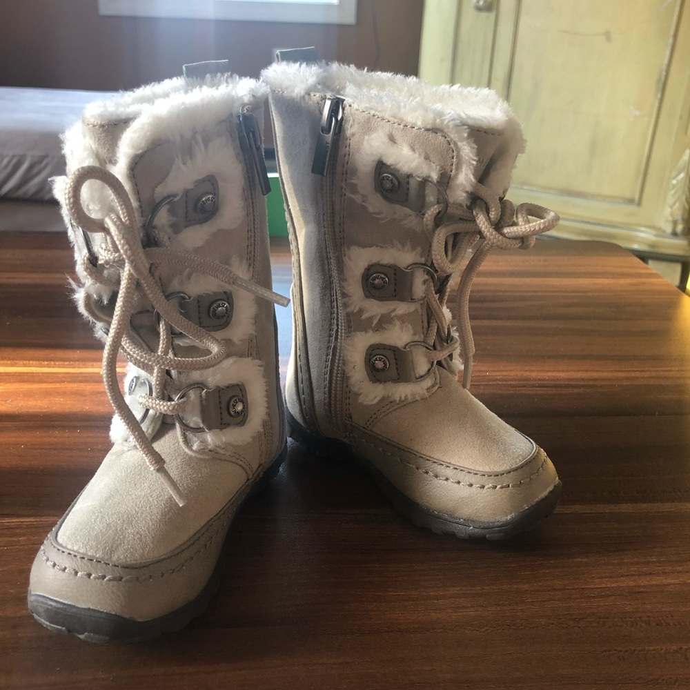 Snow boots